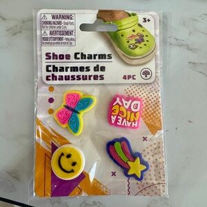 NWT Crocs 4pc Shoe Charms Smiley Face
